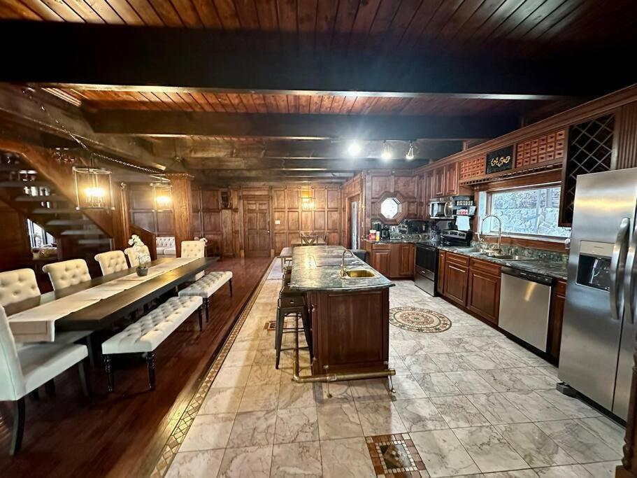 5 Bedroom Estate Near Casino And Downtown Bristol Extérieur photo